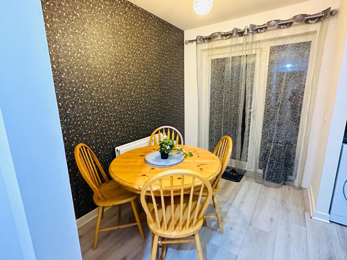 Modern 3 Bed Villa With Free Parking And Garden Close To City Center And Edinburgh Airport Exterior photo